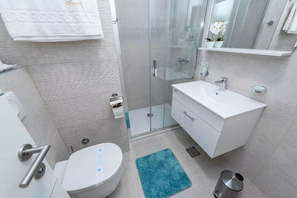 Фото Sunset apartment with private pool and jacuzzi