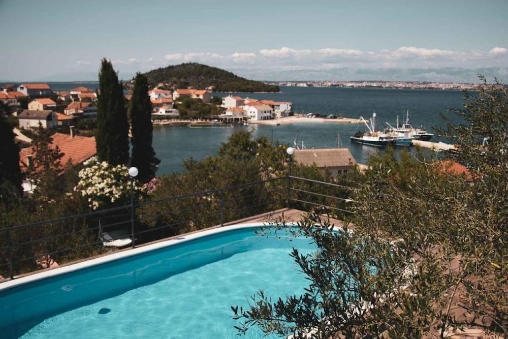 Фото Novis - Close to the sea - A2 Lucia