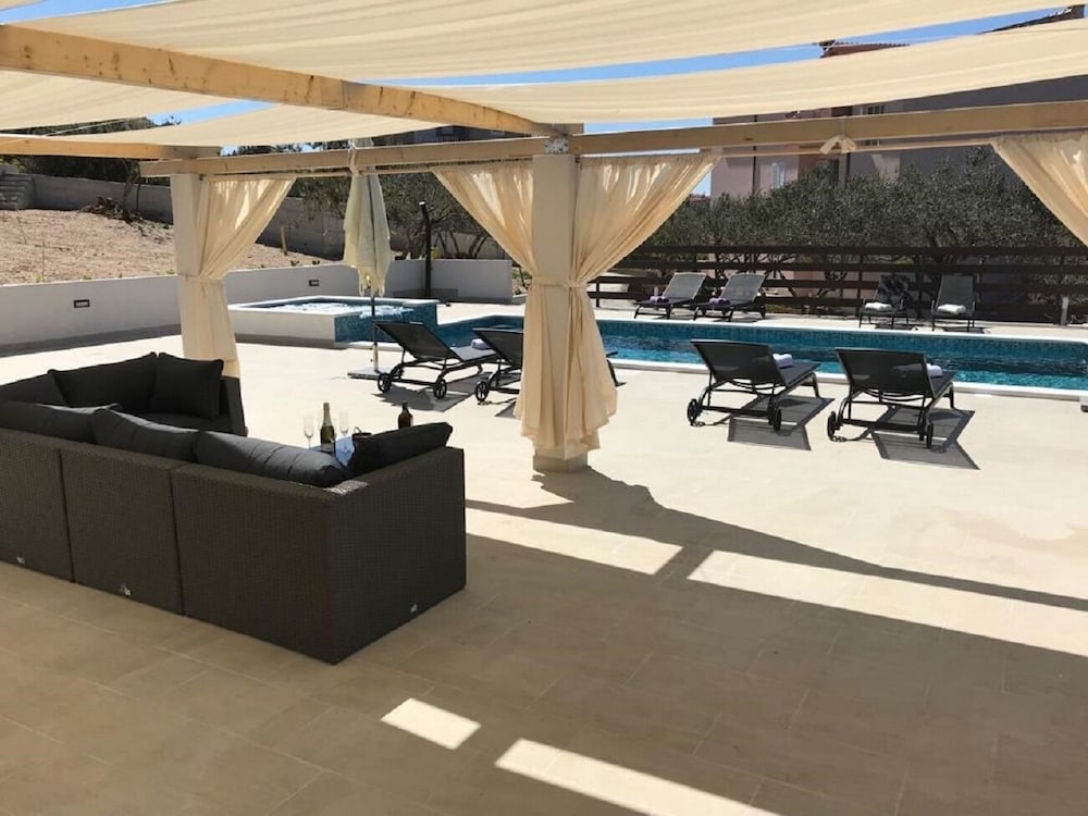 Фото Miroslava - With Pool - A1