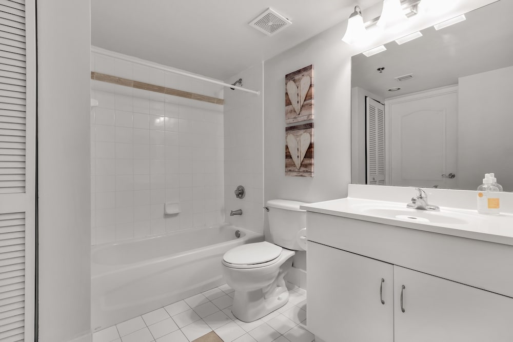 Фото Luxury Apartments W Pool & Ocean views