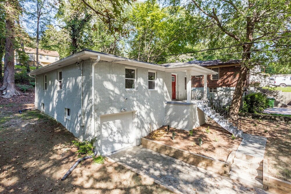 Фото The Gamer-4br Home-Near Everything Atl