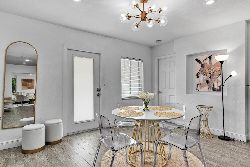 Фото Design District Luxe 3bd Home