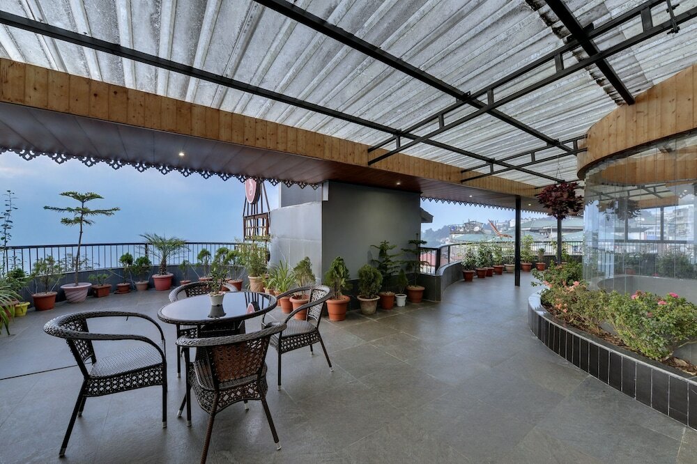 Фото Sumi Queen's Yard Rink Mall Darjeeling