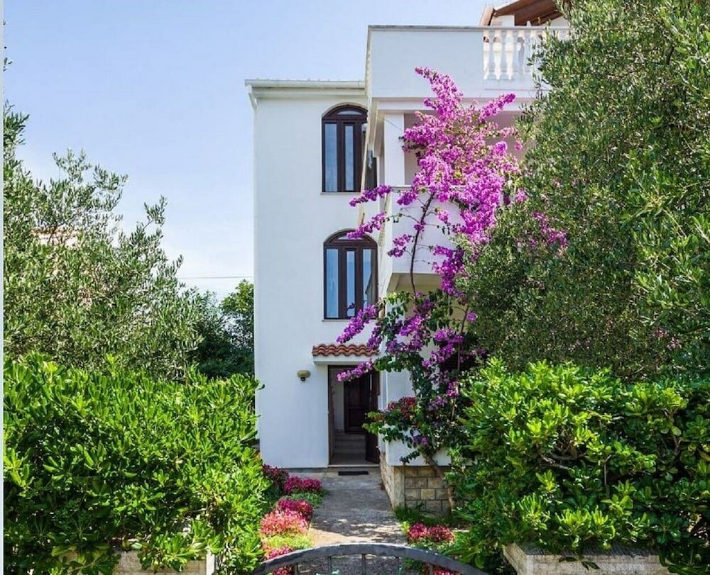 Фото Pupa - Nice Family Apartments - A1 Dora