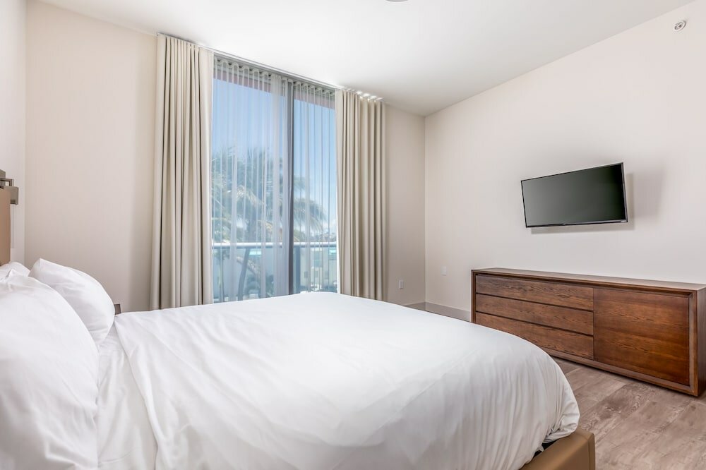 Фото Stylish Private Beach Condo Hollywood