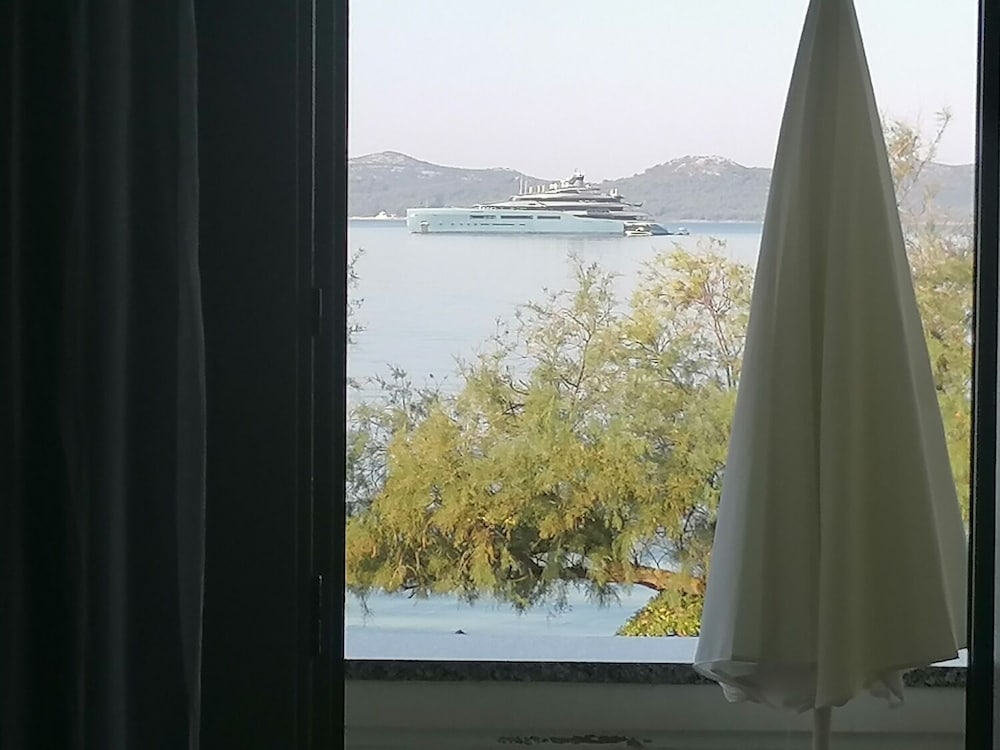 Фото Petin - 5m From the sea - A2