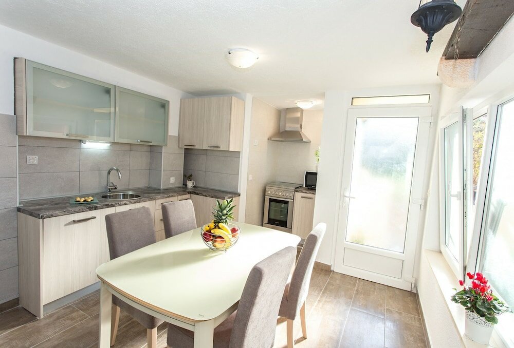 Фото Suzi - 10 m From sea - A1-meri 1