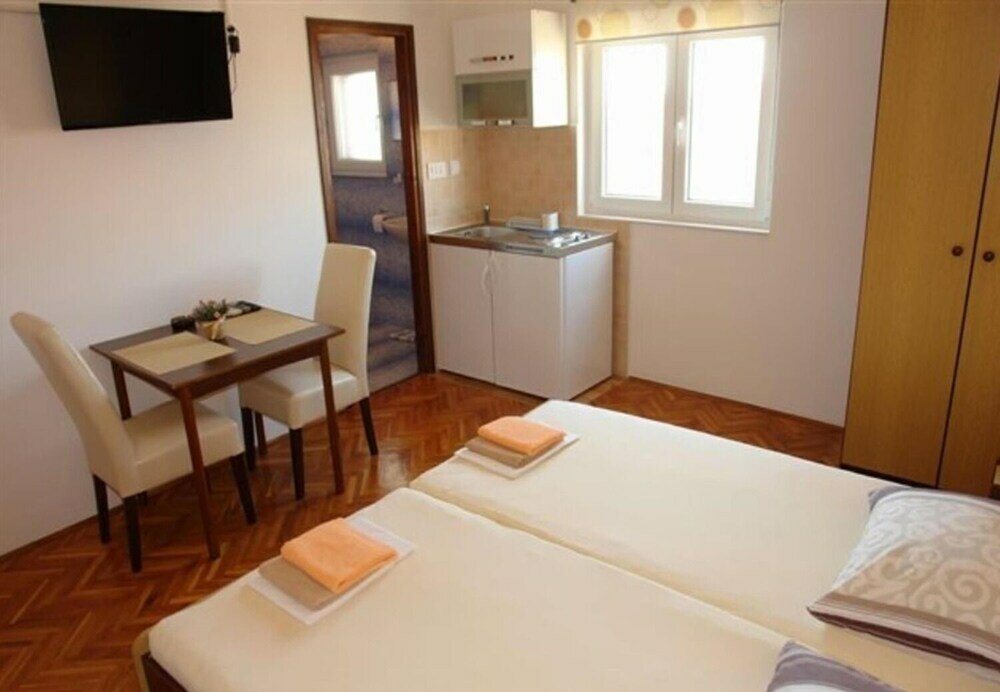 Фото Ognjen - Family Apartments With Free Parking - Sa3