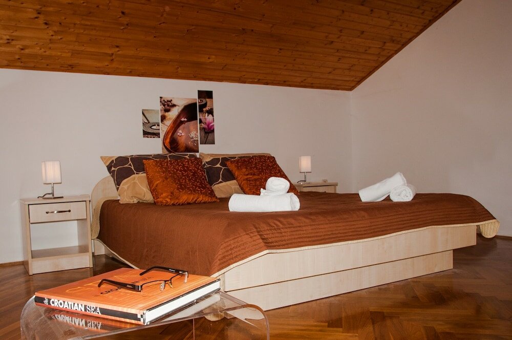 Фото Pupa - Nice Family Apartments - A1 Dora