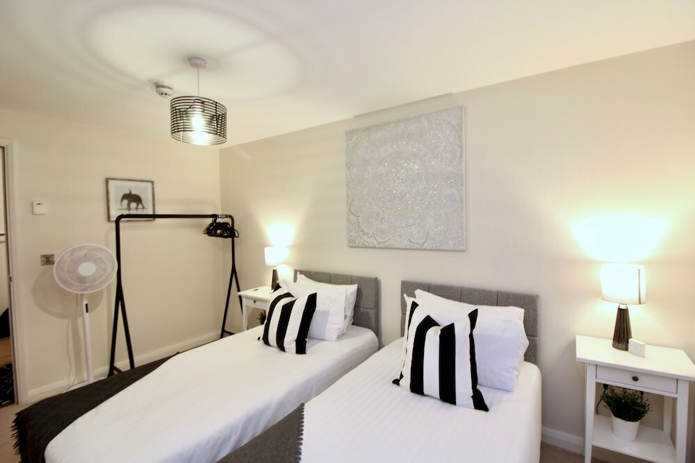 Фото Beautiful Central Windsor Apartment