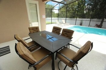 Фото 929 Emerald Green Court Pool! 4 Bedroom Home by Redawning