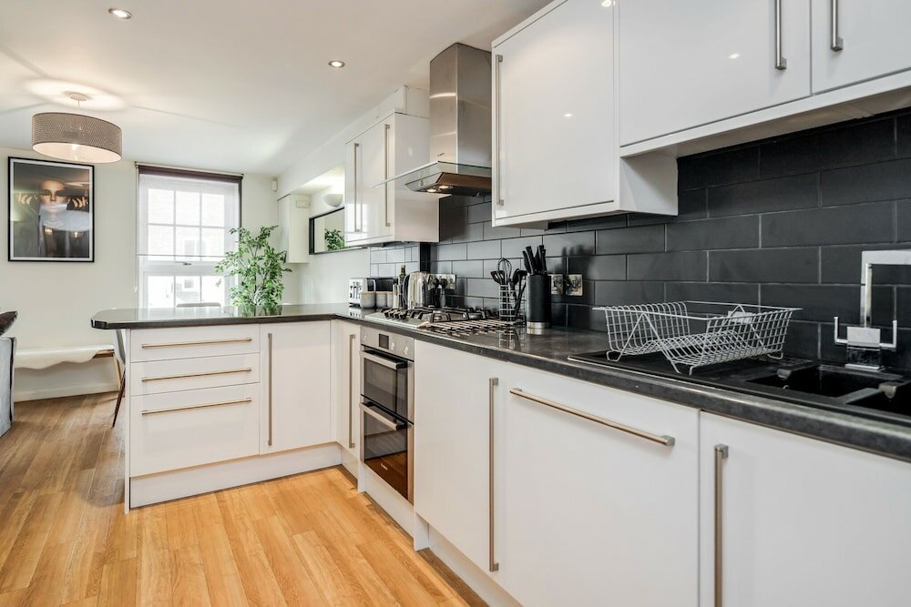 Фото Beautiful Central Windsor Apartment