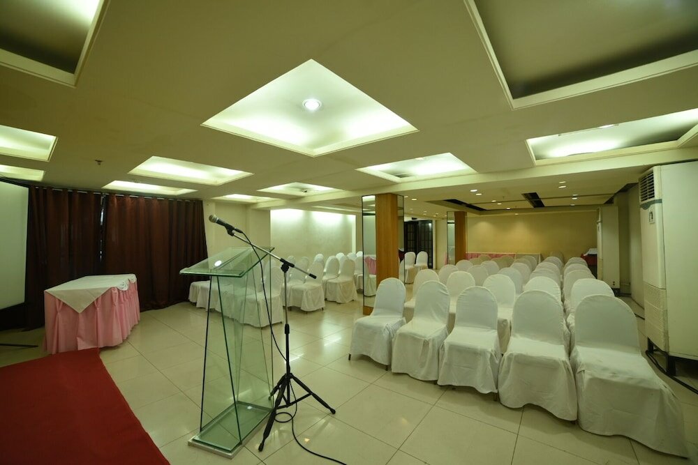 Фото Marcian Business Hotel