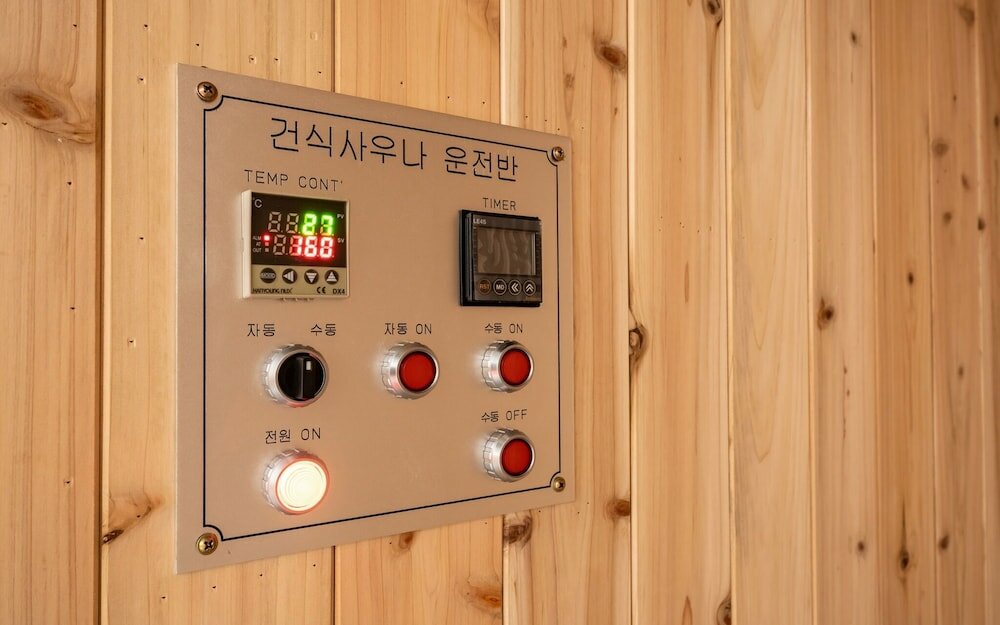 Фото Suwon Yeongtong Just Sleep Hotel