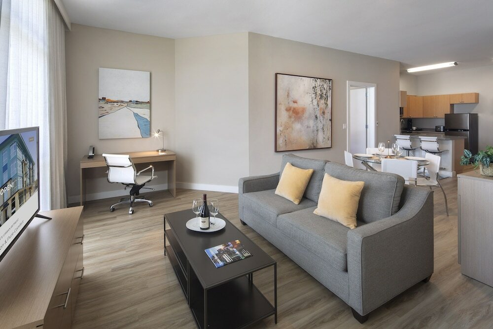 Фото Art House Hotel and Suites