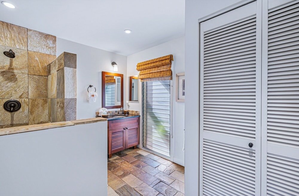 Фото Aina Nalu C107 2 Bedroom Condo by Redawning