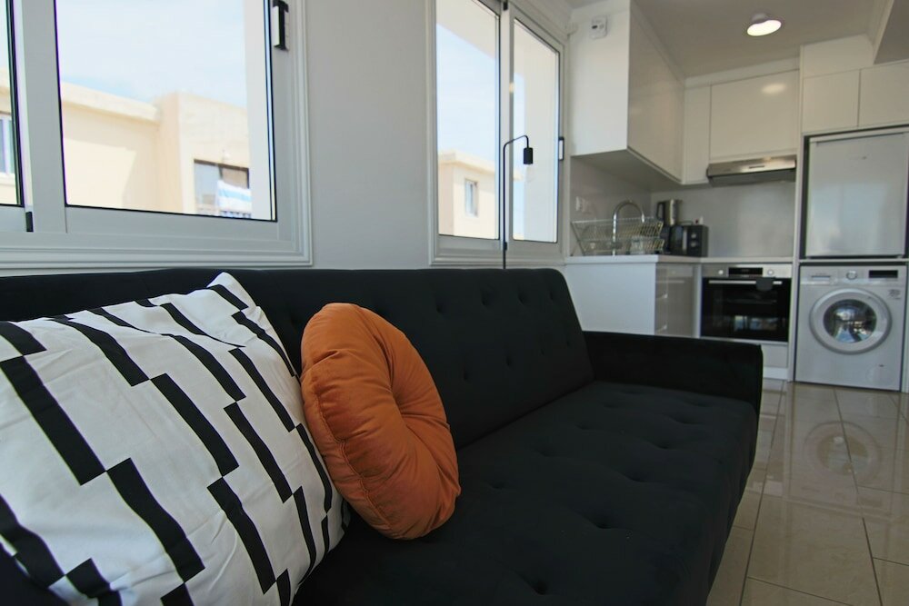 Фото Phaedrus Living: Seaside Modern Flat Lighthouse 63