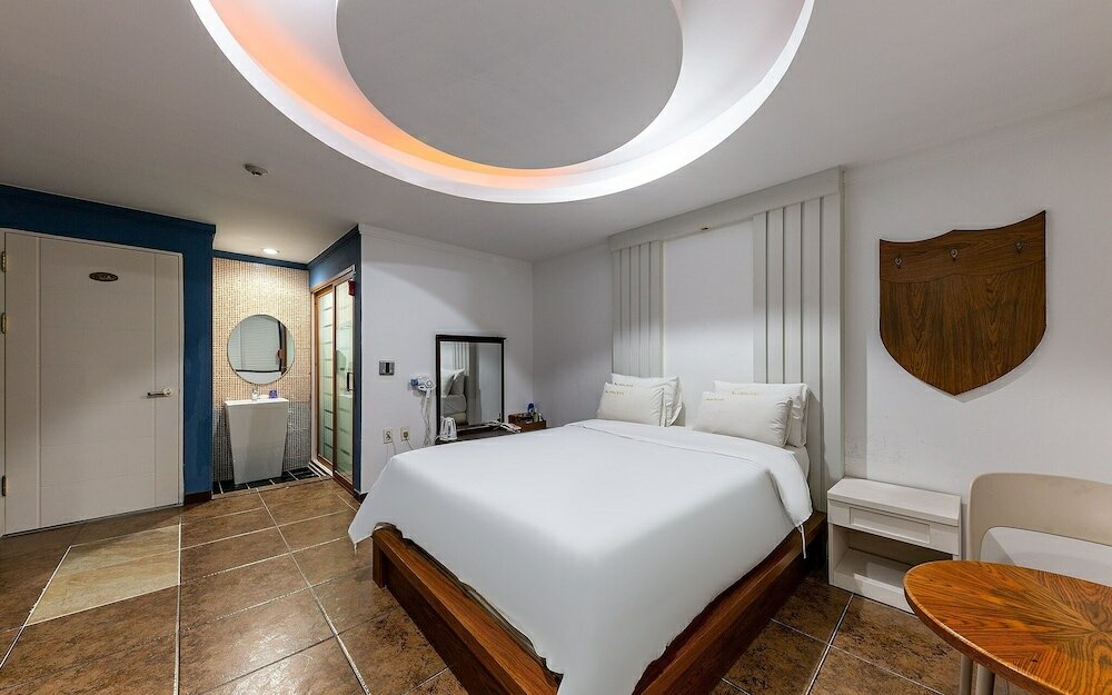 Фото Daejeon Yongjeon Savoy