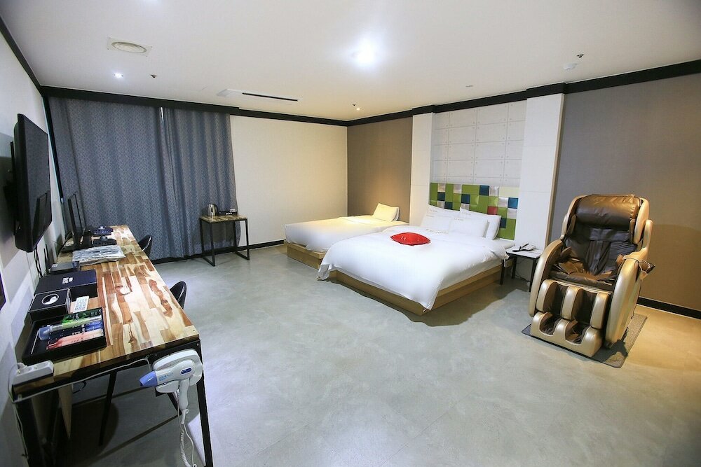 Фото Suwon Yeongtong Sg Hotel