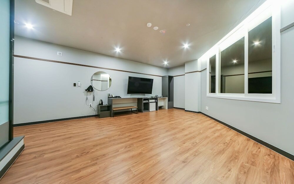 Фото Changwon Jinhae Yongwon Hotel The K