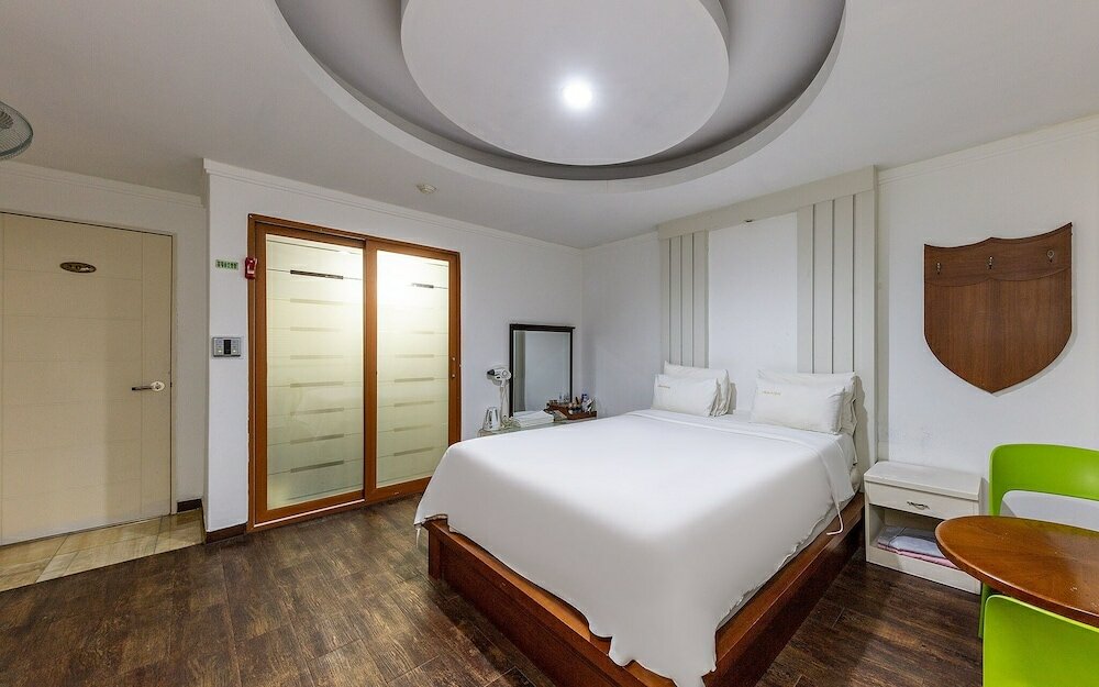 Фото Daejeon Yongjeon Savoy