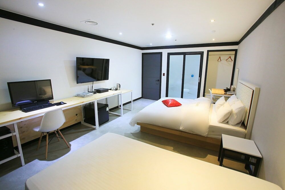 Фото Suwon Yeongtong Sg Hotel