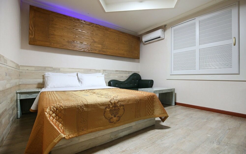 Фото Daejeon Yongjeon Some