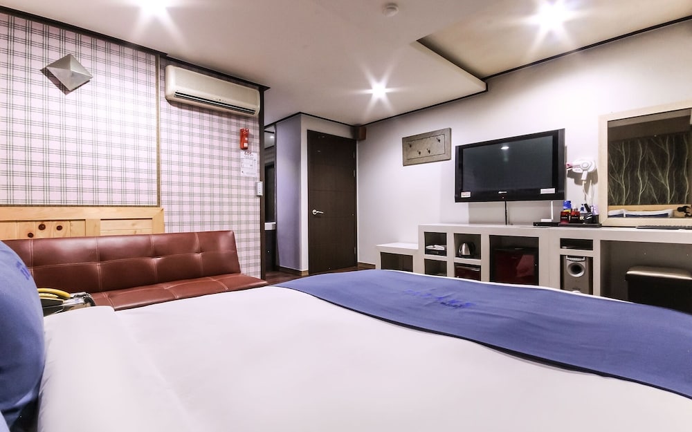 Фото Changwon Myeongseodong Hotel Sky