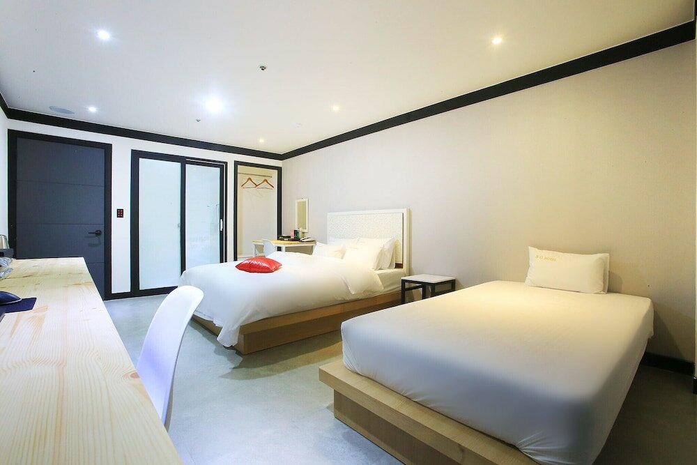 Фото Suwon Yeongtong Sg Hotel