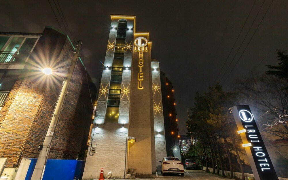 Фото Changwon Jinhae Hotel Lrui