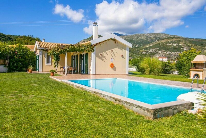 Гостиница Villa Melissa Large Private Pool Walk to Beach Sea Views A C Wifi Car Not Required - 1926