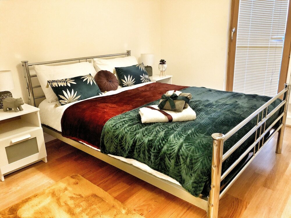 Фото Elegant Apartment in The Wharf