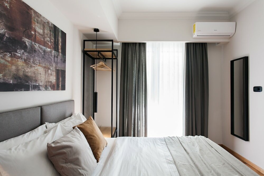 Фото Upstreet Modern Minimalist 3bd Apt-Hilton