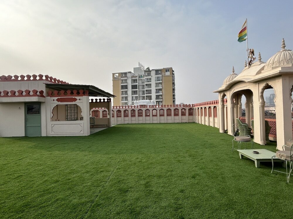 Фото Suryaa Villa - A City Centre Hotel