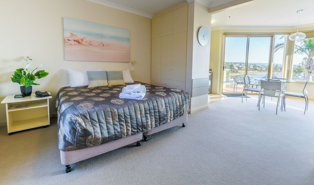 Фото The Bluff Resort Apartments