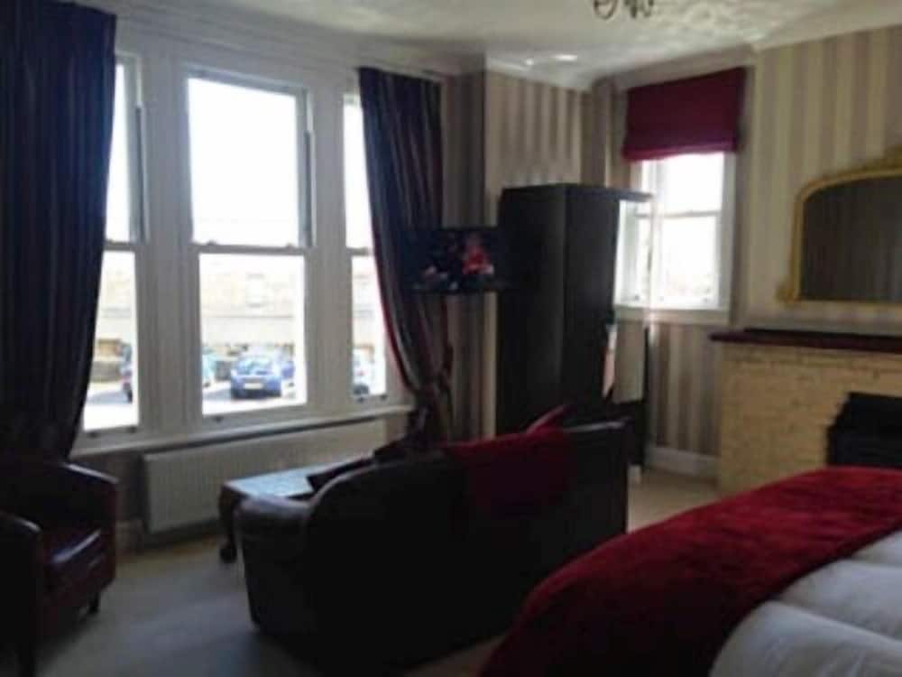 Фото Balmoral Hotel