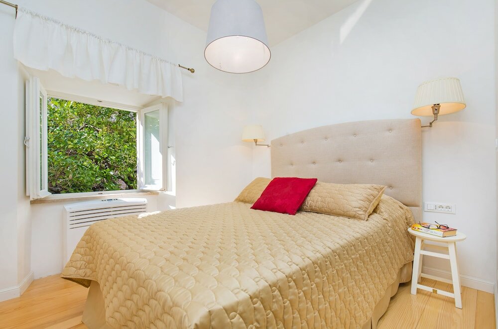 Фото Steps Old Town Apartments by Irundo