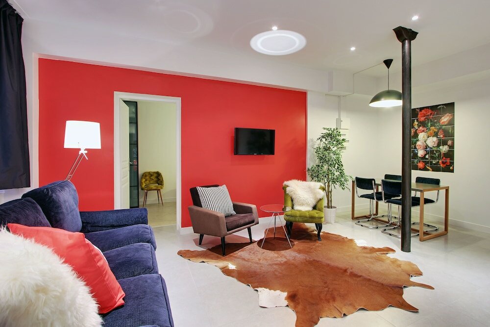 Фото Short Stay Group Museum View Serviced Apartments