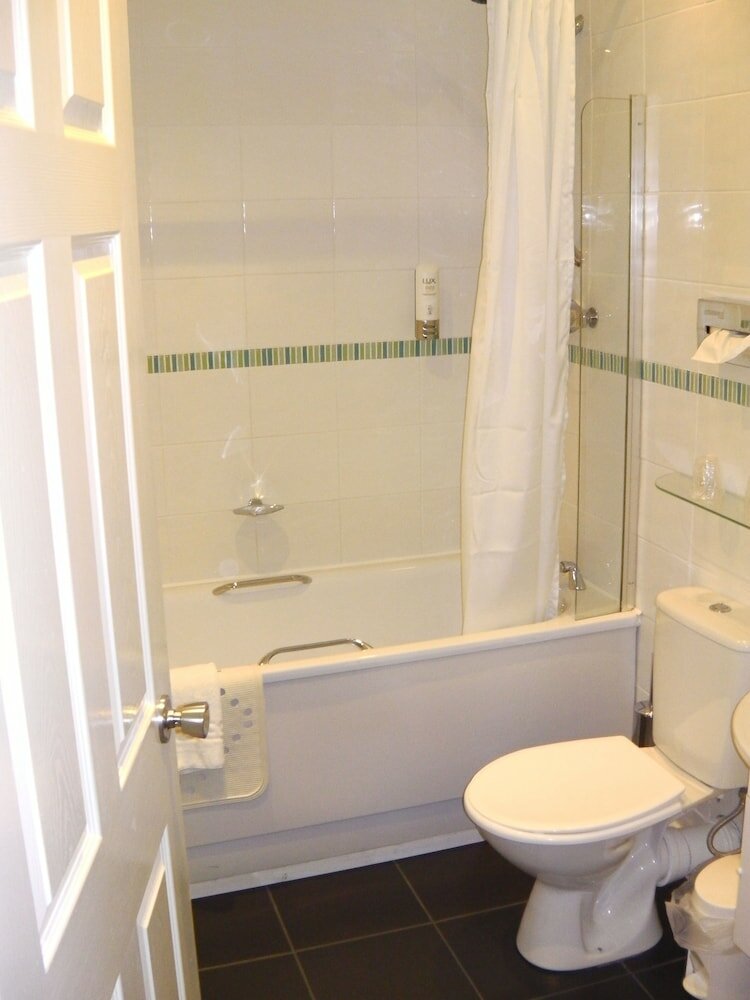 Фото The Caledonian Hotel