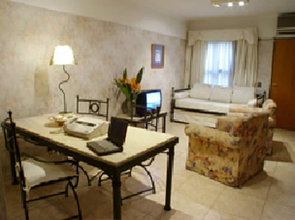 Фото Reina Victoria Suites & Towers