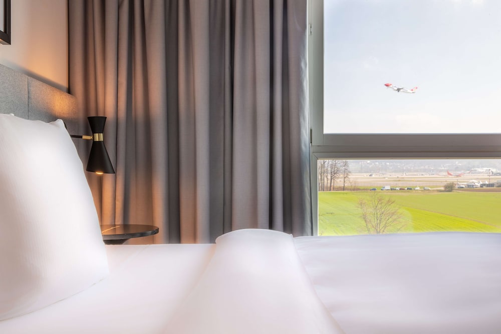 Фото Park Inn by Radisson Zurich Airport