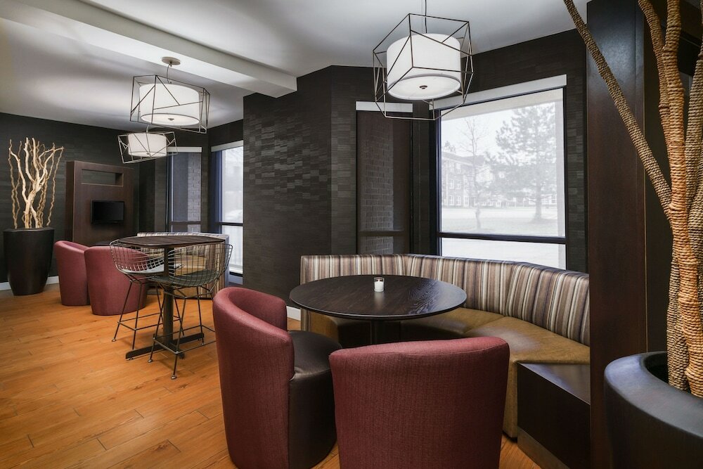 Фото Courtyard by Marriott Chicago Bloomingdale