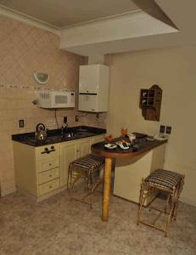 Фото Reina Victoria Suites & Towers