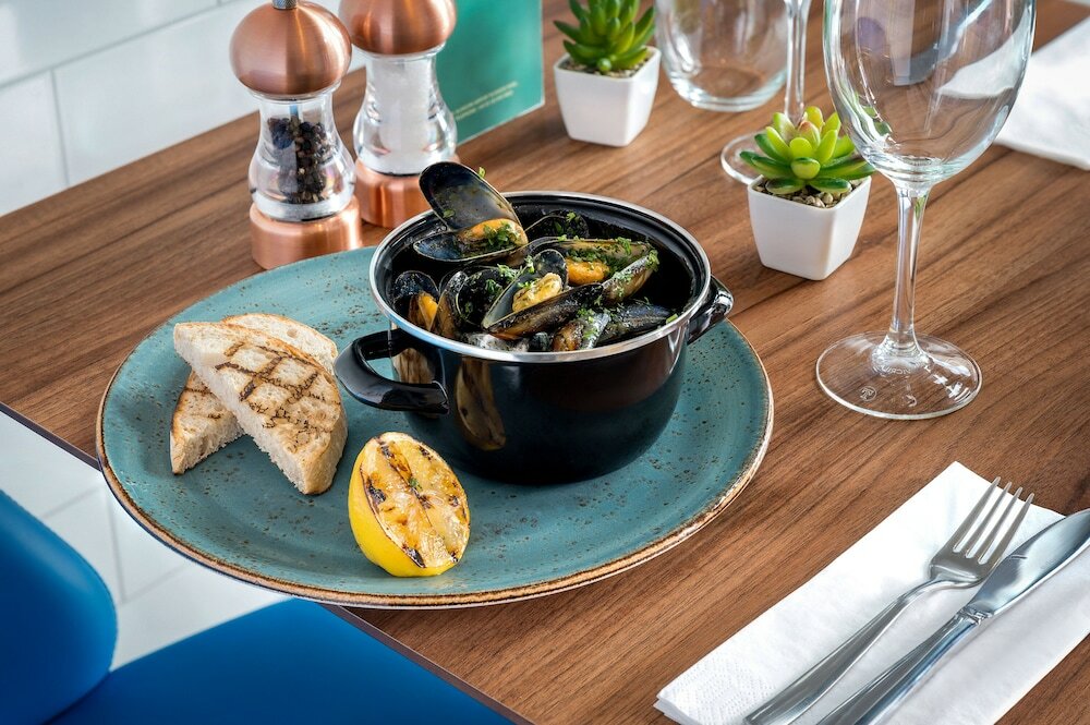 Фото Courtyard by Marriott Glasgow Airport