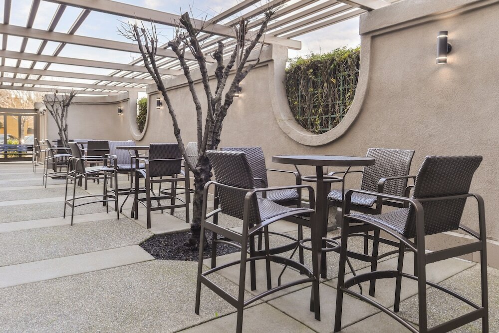 Фото Holiday Inn Express & Suites Elk Grove Central - Hwy 99, an Ihg Hotel