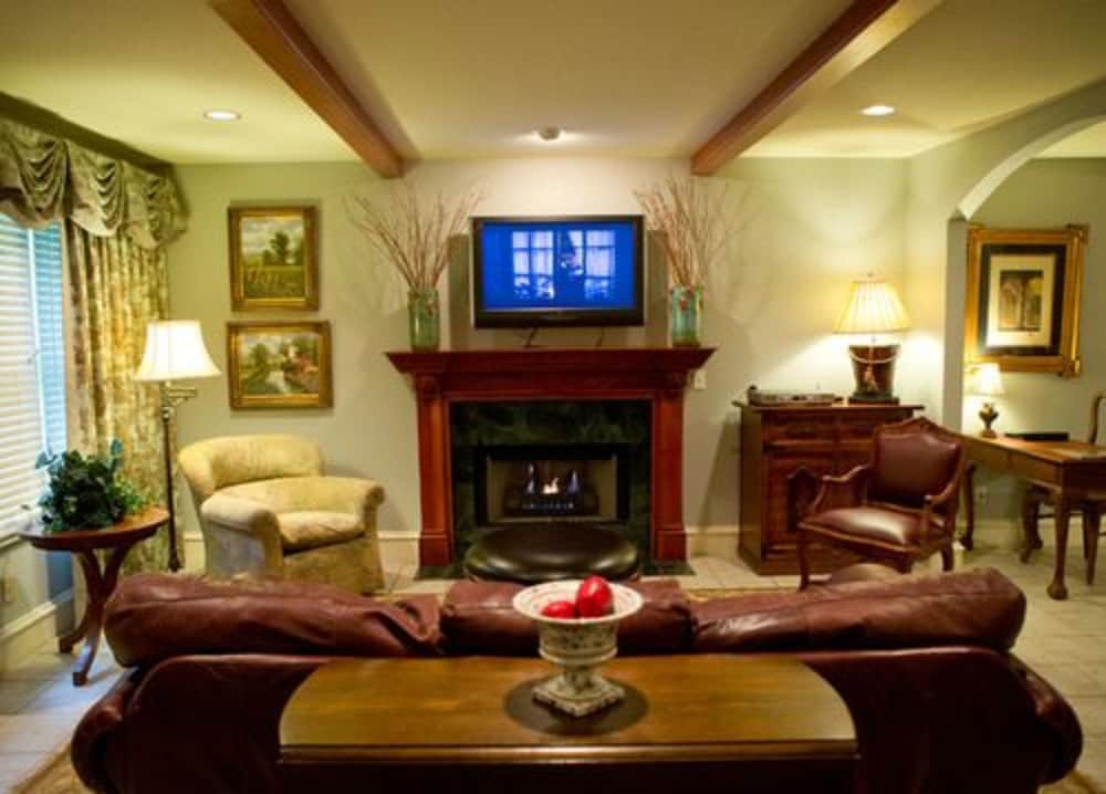 Фото The Sanford House Inn & SPA