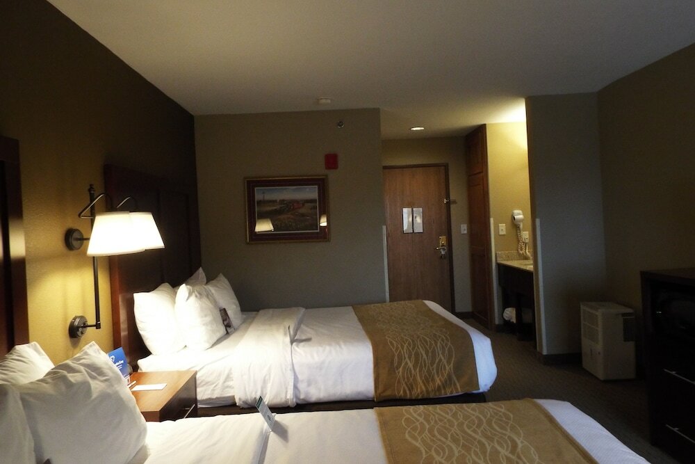 Фото Comfort Inn Warrensburg Station