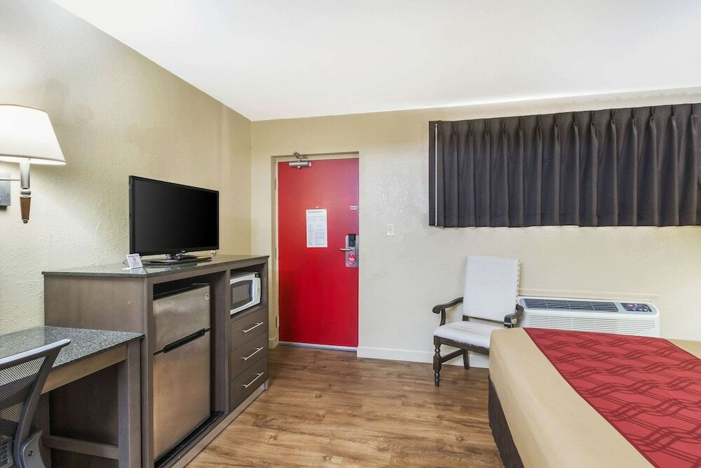 Фото Econolodge Inn & Suites