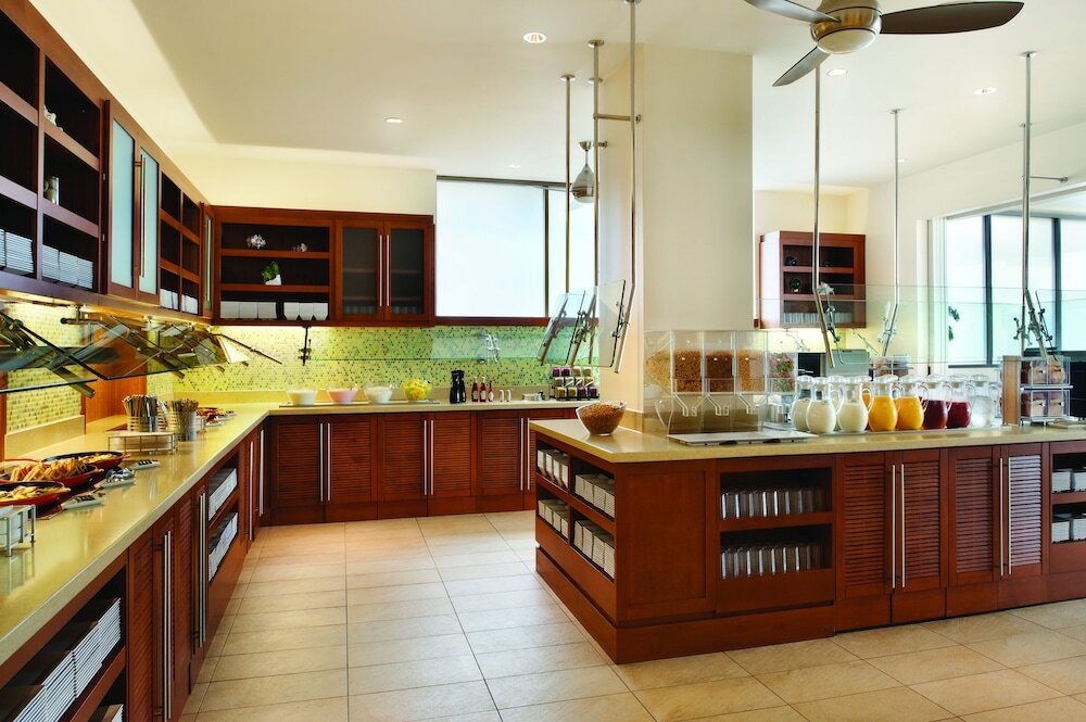 Фото Hyatt Place Waikiki Beach