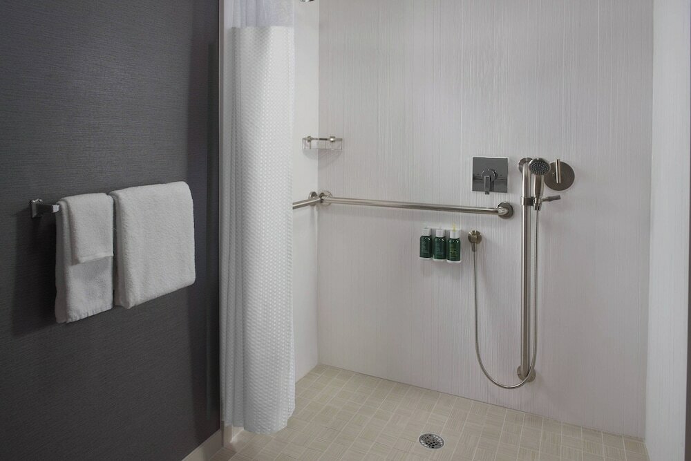 Фото Courtyard Charlotte Arrowood